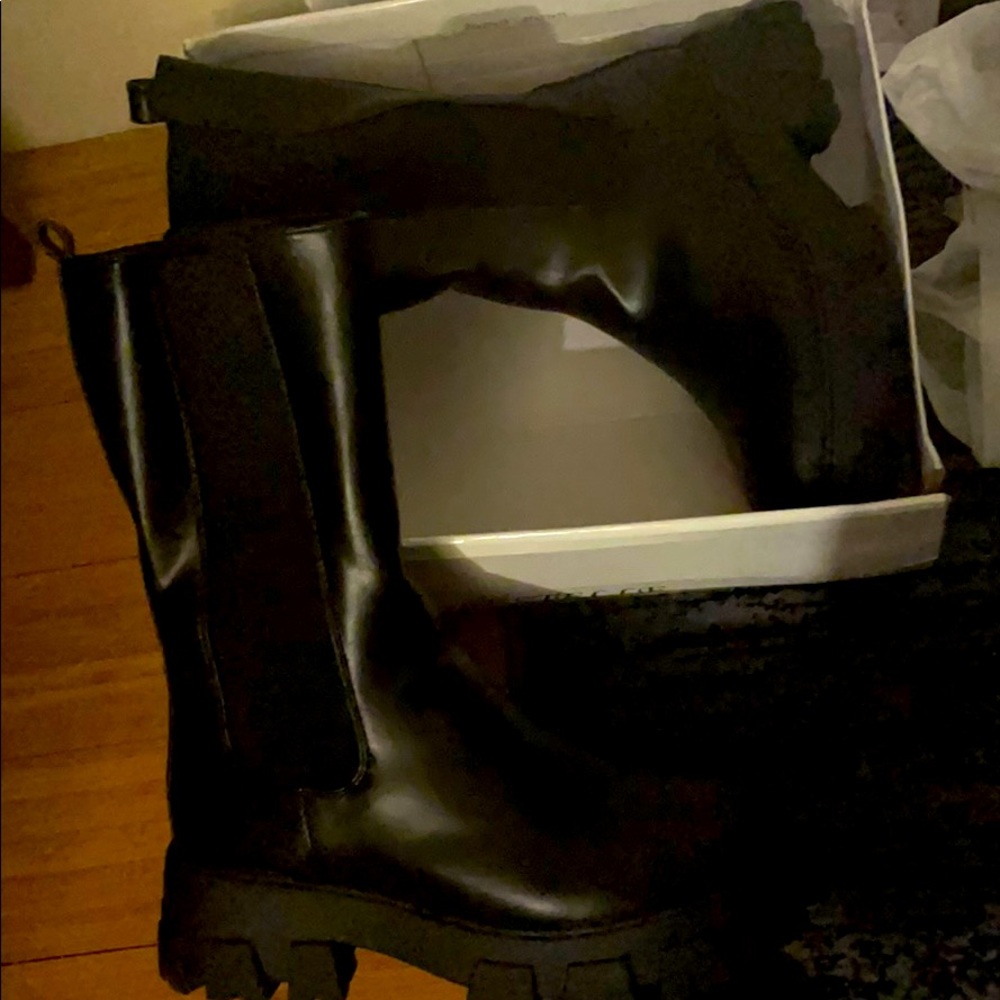 Boots - Picture 3 of 3